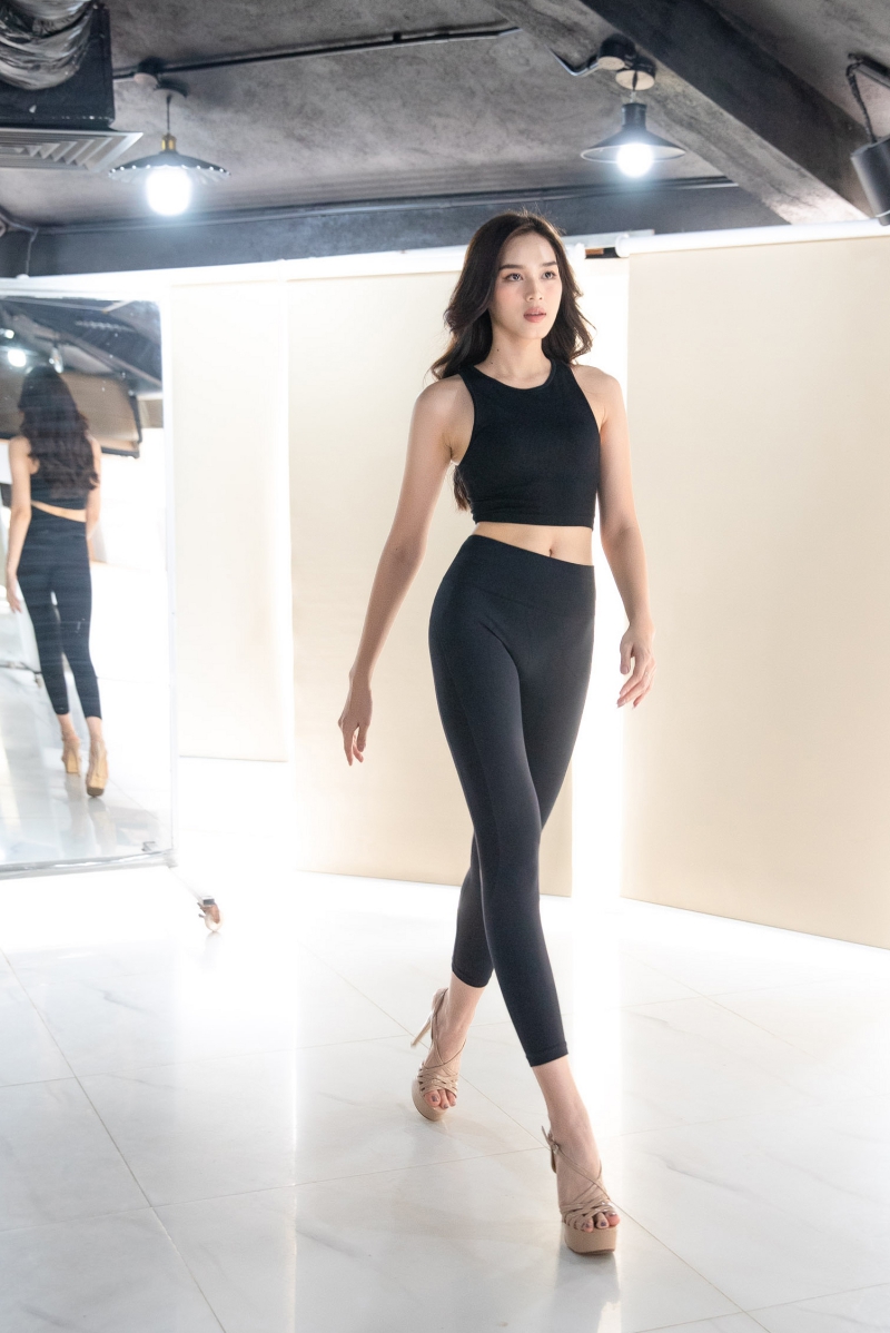 Minh Tú dạy kỹ năng catwalk cho Đỗ Hà trước ngày dự thi Miss World 2021 - Ảnh 1